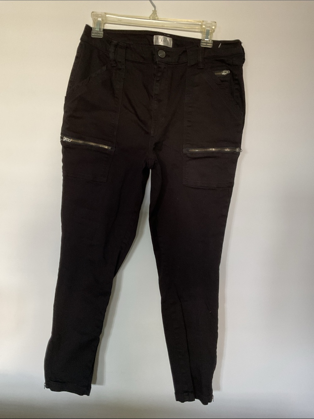Joie Jeans size 12/31
Zippered pockets and ankles

W 16
R 11
I 26.5